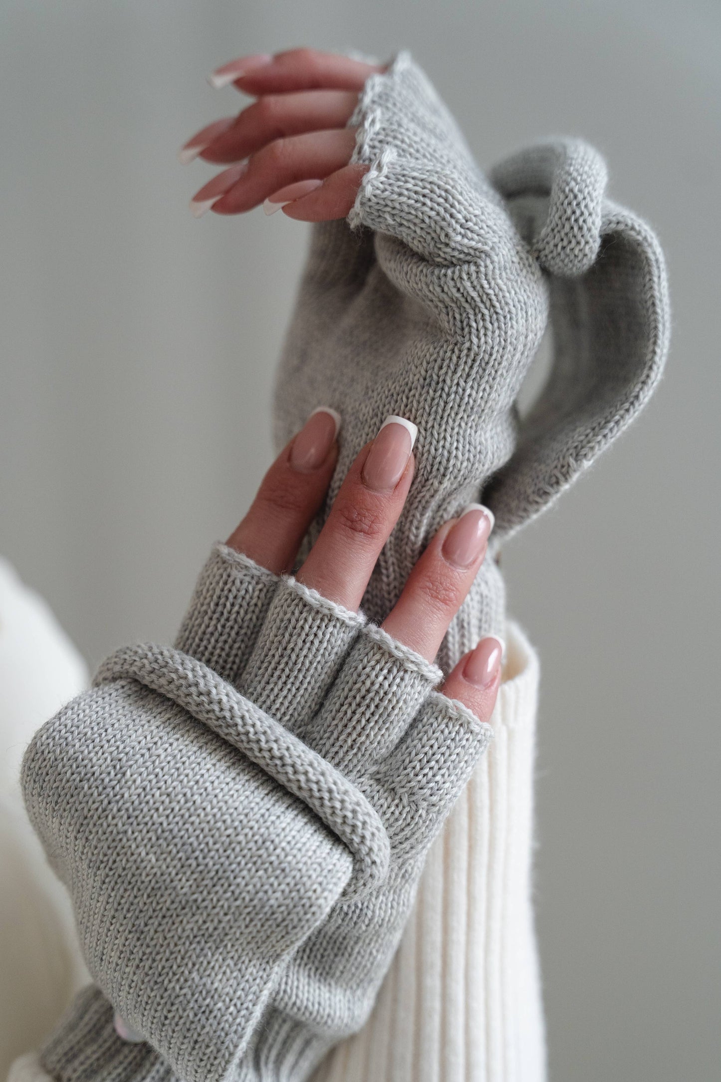Merinowolle Damenhandschuhe - DAISY mit einer Perlenknopf