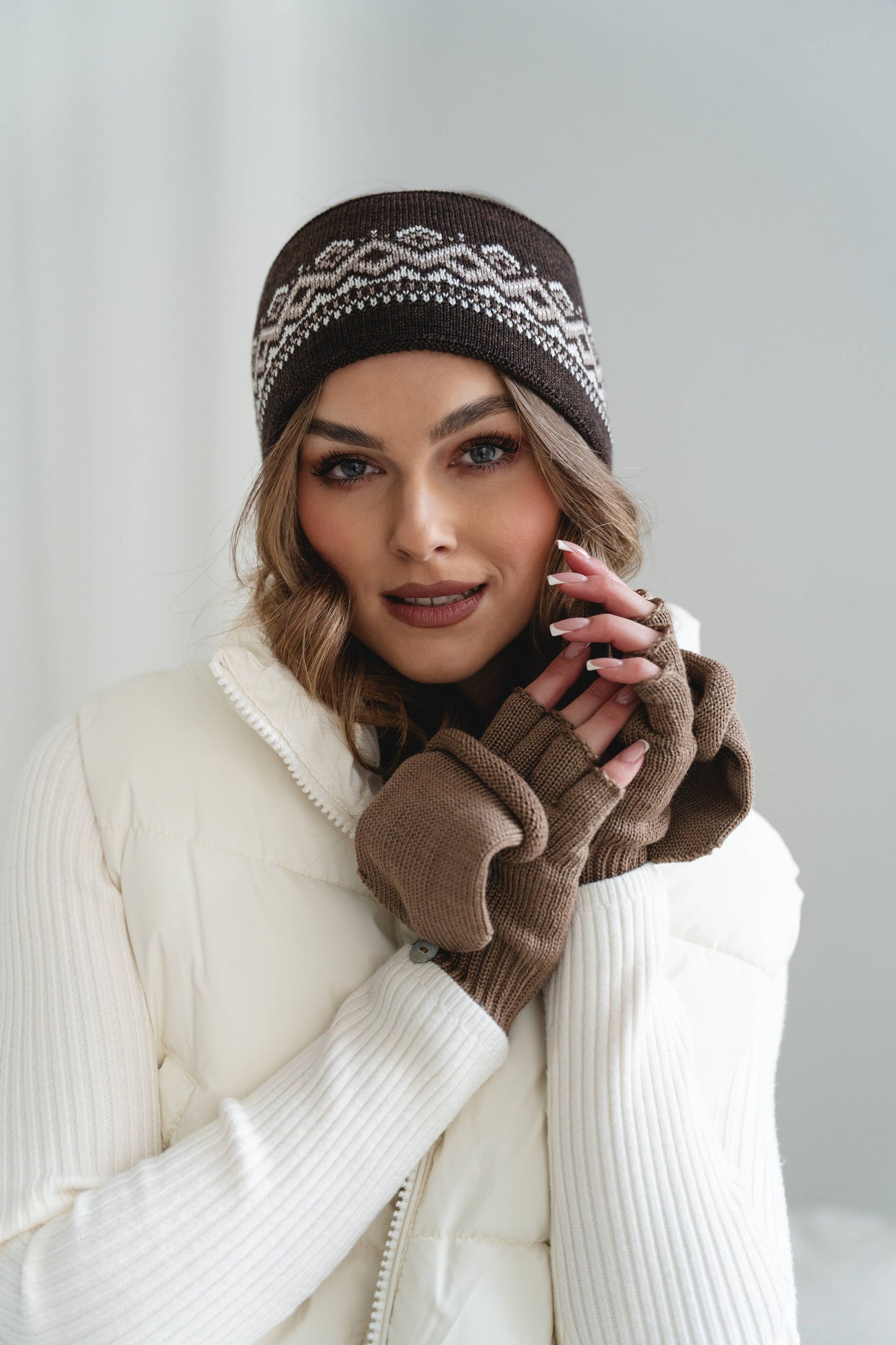 Merinowolle Damenhandschuhe - DAISY mit einer Perlenknopf